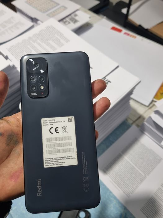 Redmi 11  ochilmagan yangi bir qoʻl karopka bor ideal tel barter bor