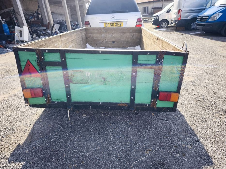 Продавам Ремарке на две оси