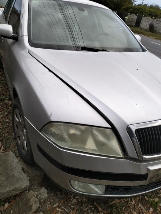 Bara fata Skoda Octavia 2 capota. Motor 1.9 tdi bls