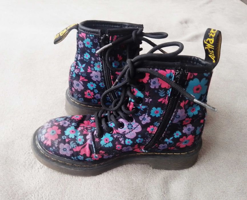 Кокетни боти на цветя