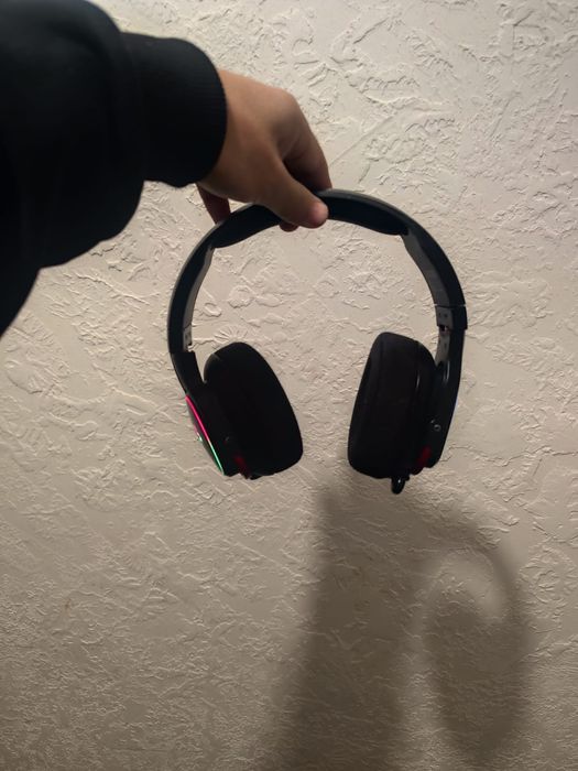 Наушники и клавиатура игровые