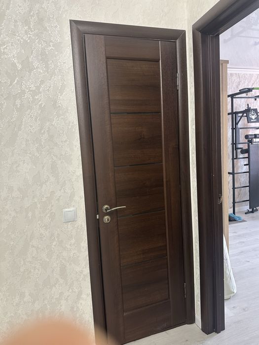 Двери с коробкой и наличниками