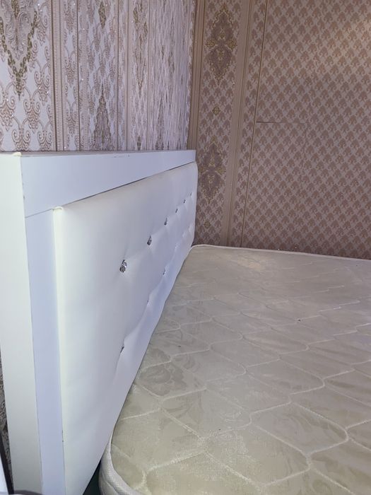 Продается двуспальная кровать