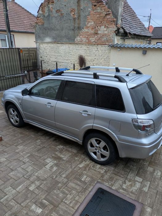 Mitsubishi Outlander Stare buna ,cutia schimba perfect ,4x4 permanent ,carlig remorcare