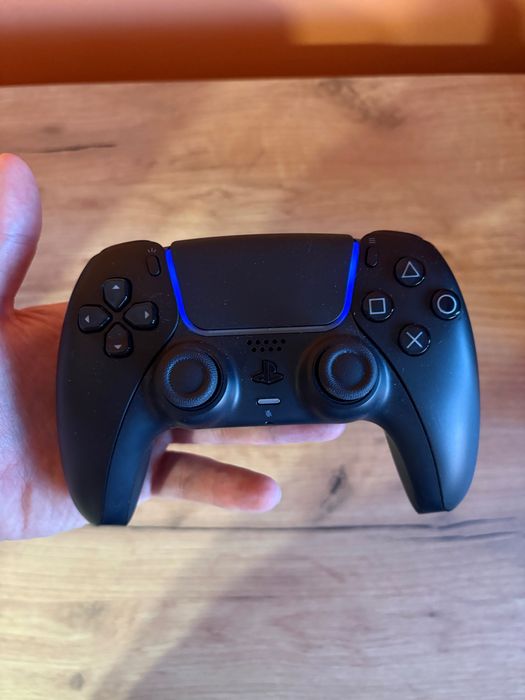 Черен джойстик за PlayStation 5