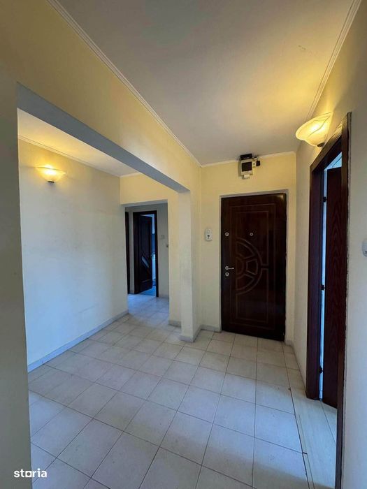 De vanzare apartament 4 camere, pe Bd. Roman Musat,2 bai si 2 balcoane