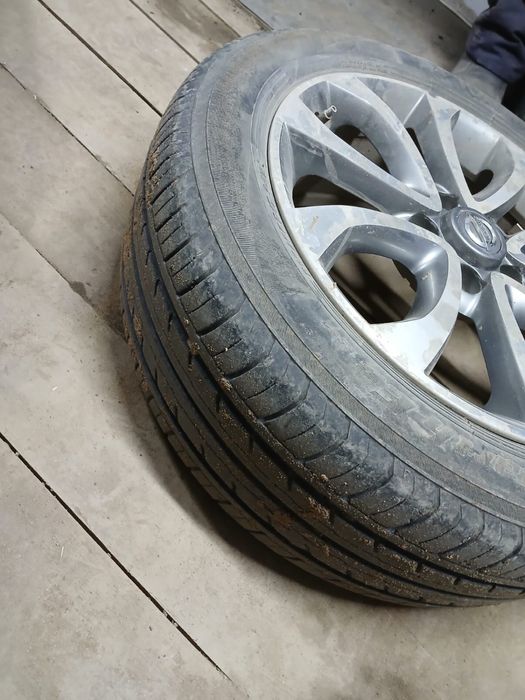 Продам б/у покрышки 215/55/17