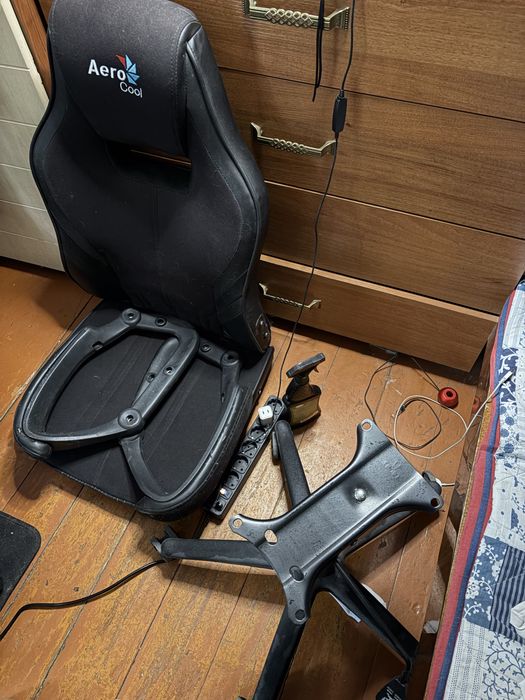 Продам игровое кресло Aero cool