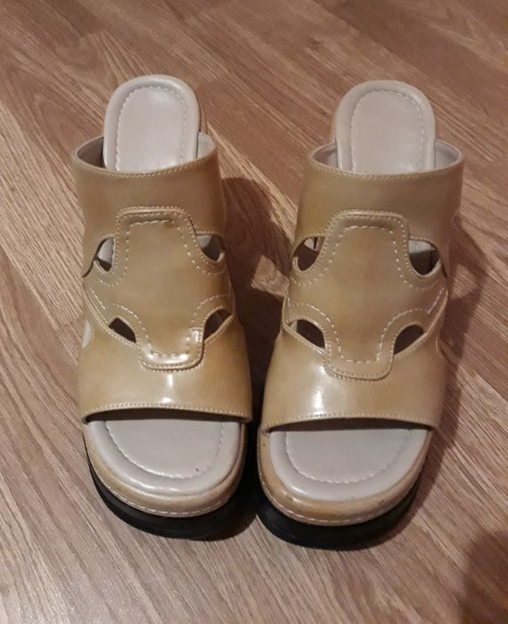 Дамски обувки   .