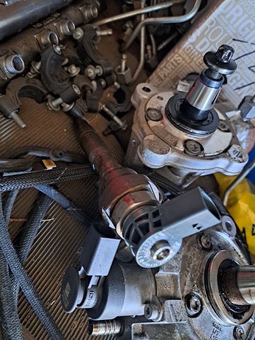 Injector BMW f30 f31 f34 f20 cod 8576298 n47 2.0 diesel 184 cp