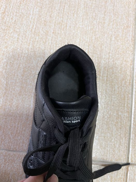 Продаются кроссовки 37 размер