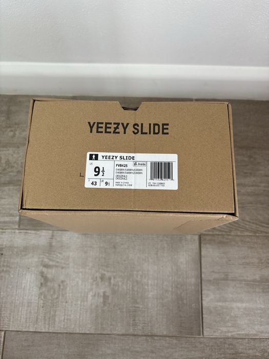 Yeezy slides black