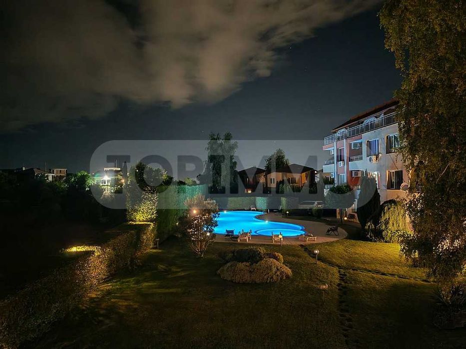 Двустаен апартамент в затворен комплекс в квартал Галата