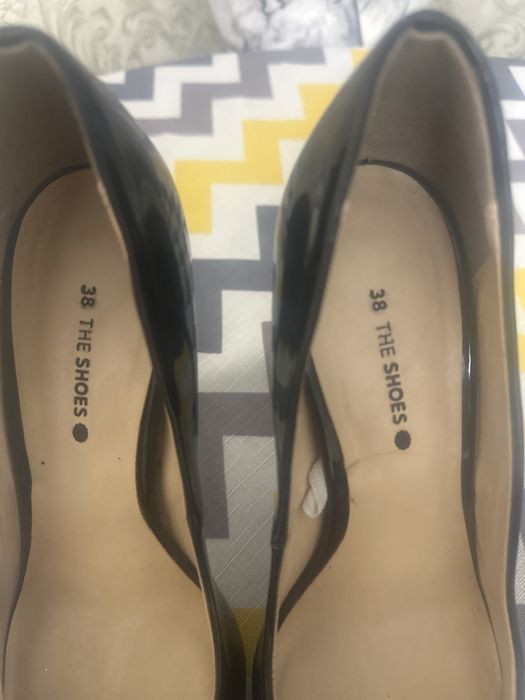 Черные лакированые туфли