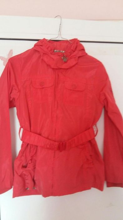 Geaca 8 ani si pardesiu lanita fetițe 5-6 ani. Stare foarte bună.