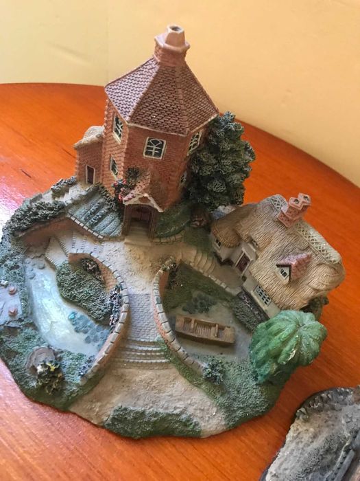 Продавам изключително красиви ръчно изработени къщи от колекция