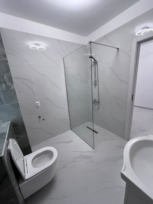 Închiriez apartament 3 camere in  Floresti