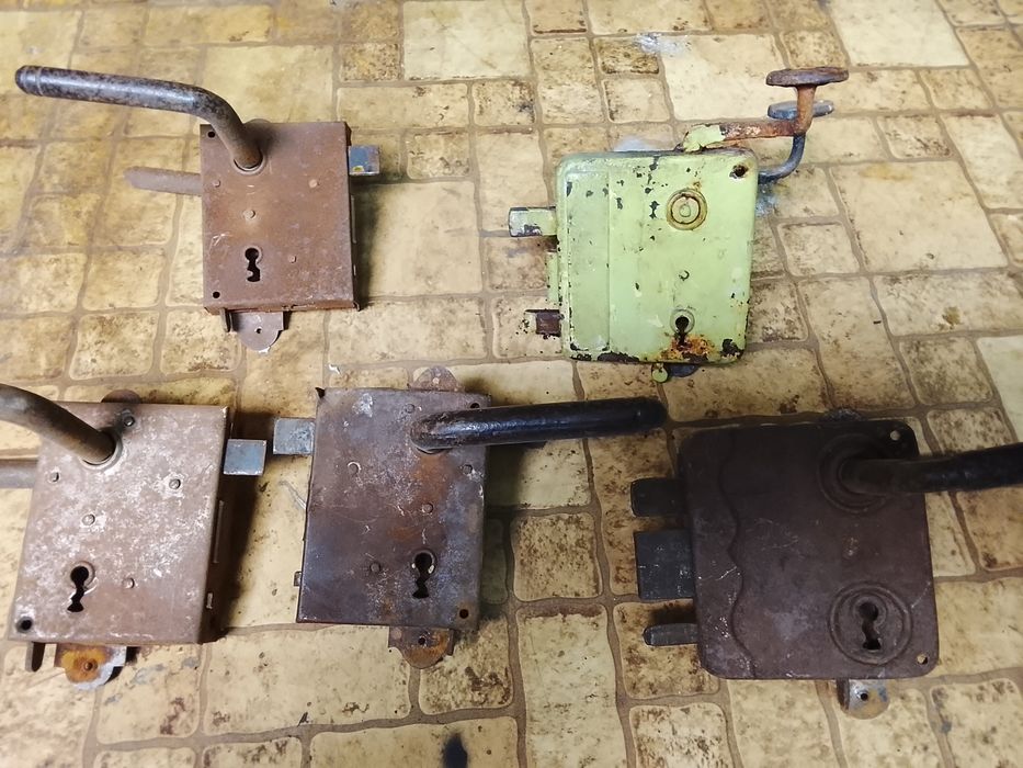 Много хубави брави