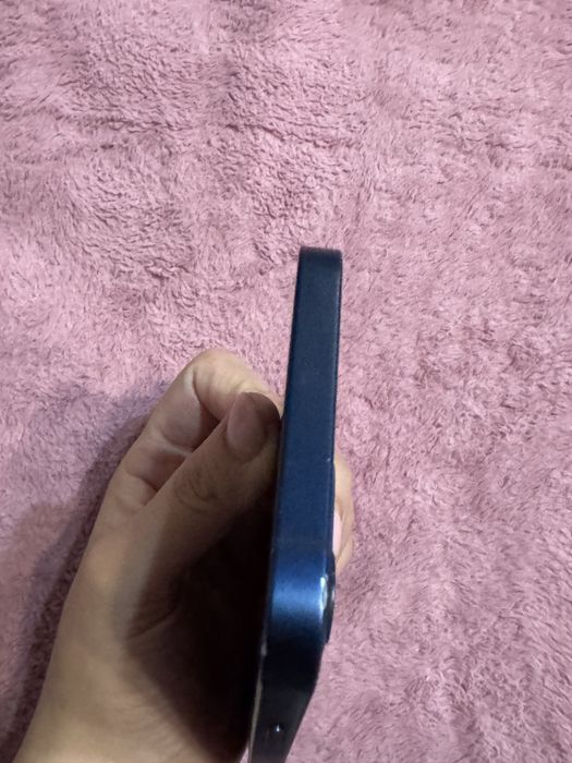 Продам айфон 12