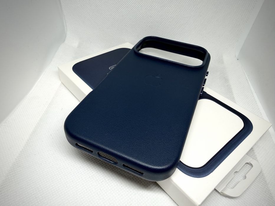 Husa iPhone 17 Pro Piele Logo originala !!!