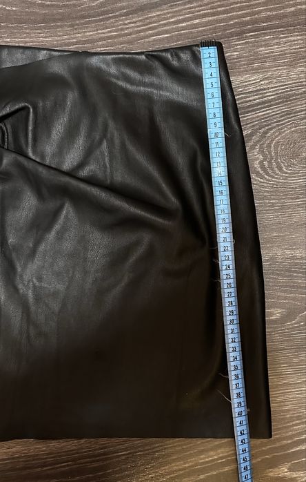 Черна кожена пола