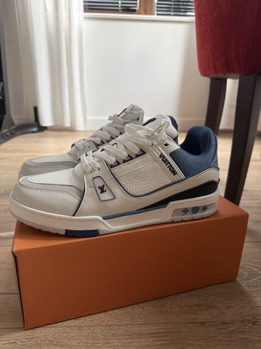 Lv trainer.