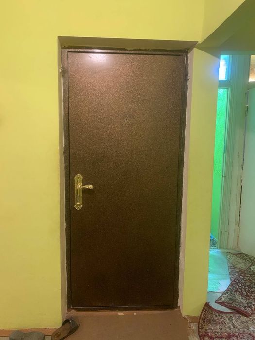 Продается дверь , железная