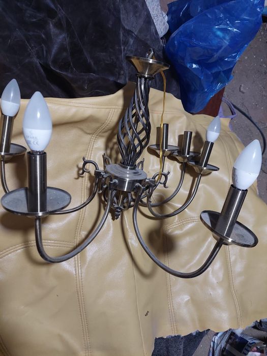 Продам люстры и бра