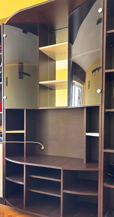 Corp de mobilă cu vitrină