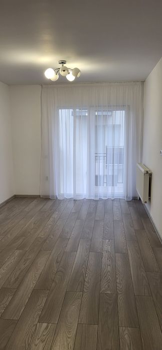 Închiriez apartament