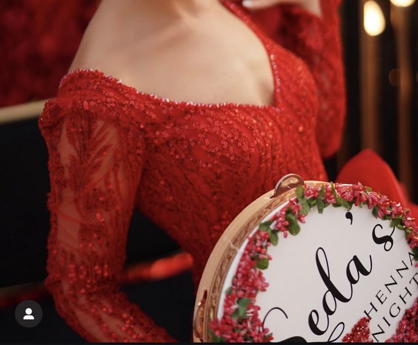 Червена рокля без забележки