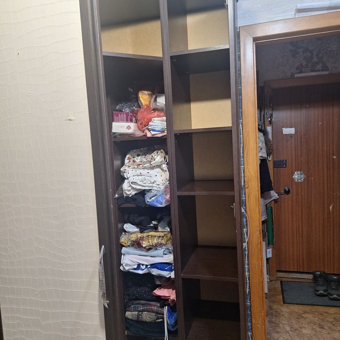 Срочно продам угловой шкаф
