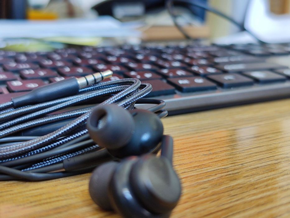 Чисто нови стерео слушалки с плетен кабел, HD микрофон ОЕМ SAMSUNG AUX