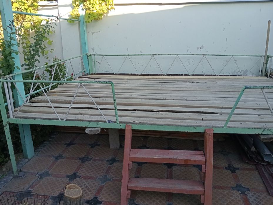 На прадаже тапчан