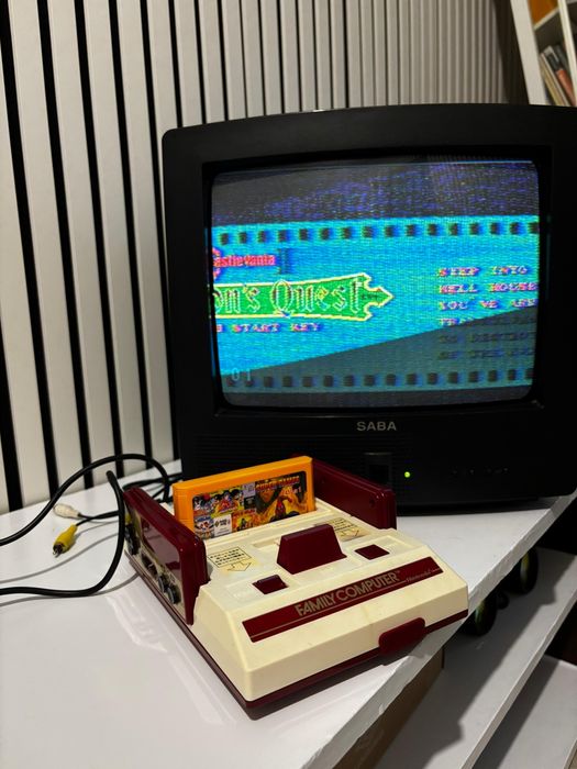 Consolă Retro Nintendo Famicom (Japonia) + 2 Controllere + Casetă 450 in 1 + Alimentator EU