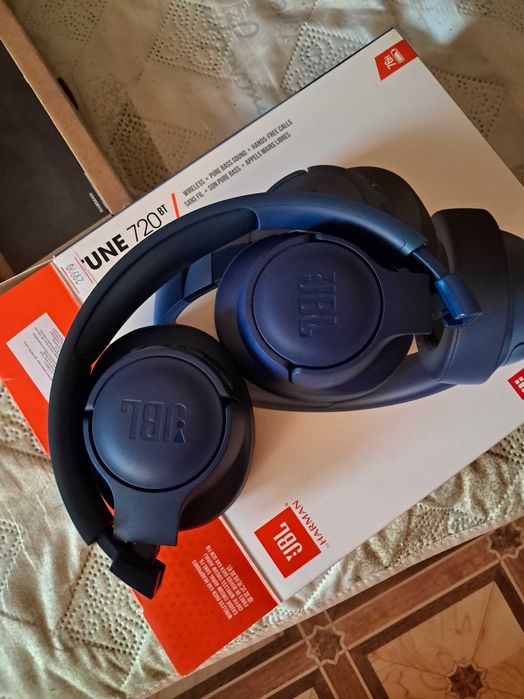 Продам наушники JBL720BT