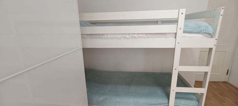 Pat suprapus - cadru MYDAL de la Ikea