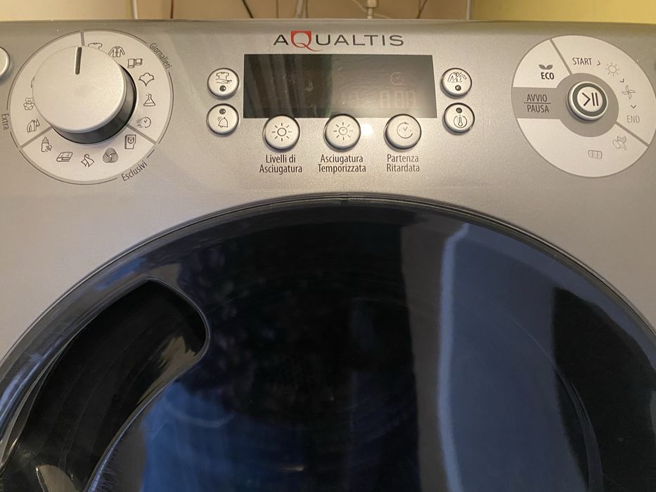 Работеща сушилня Ariston Hotpoint, модел AQC94F5T/Z1