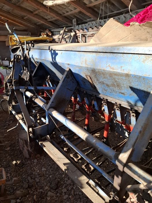 Vând disc, semănătoare de porumb, semănătoare de păioase și MIG azot