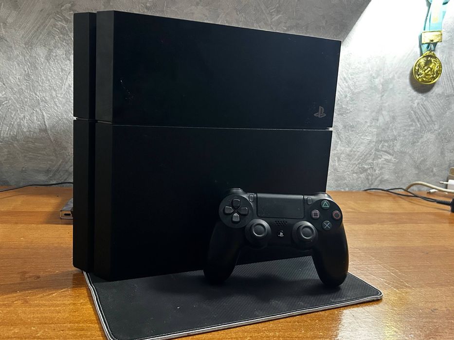 Playstation 4 FAT с плазмой