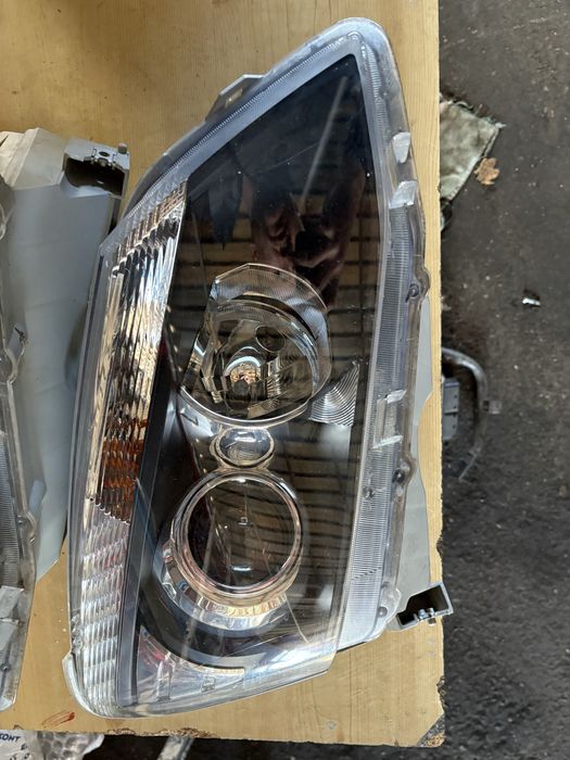 Isuzu D Max 2014 година Фарове