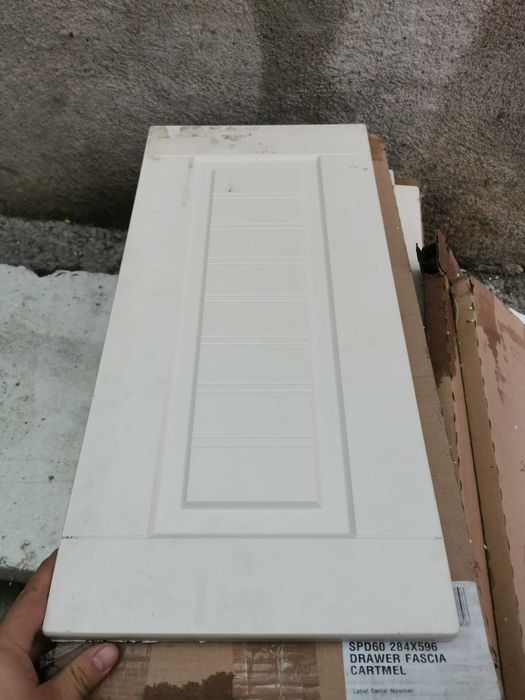 Fete Mobila Lot 95 buc MDF colantat Cartmel Shaker Kitchen Tongue & Groove valoare factura £4,860.63 fac schimburi cu diverse