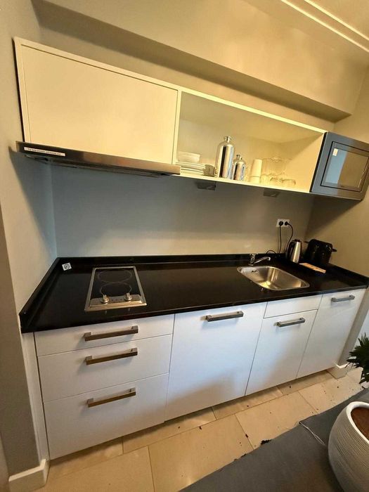 Mobilier bucatarie completa alb/negru