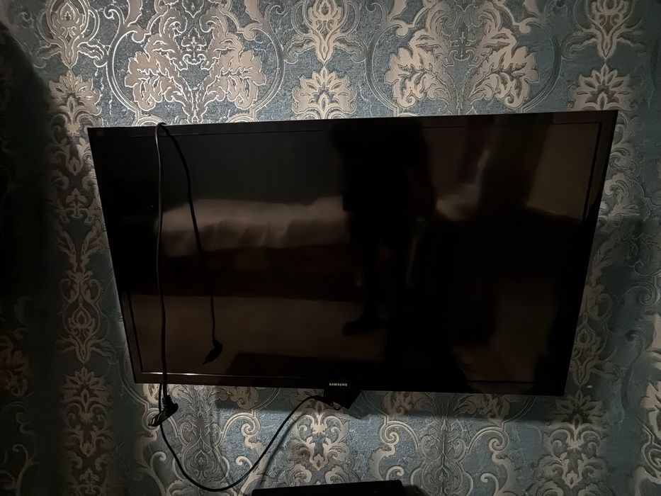 PS4 Pro 1TB + 2 джойстика + телевизор Samsung