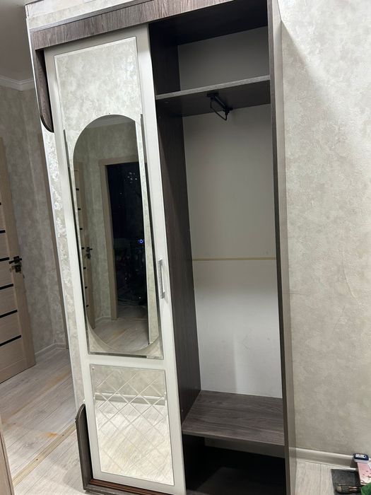 Продам. прихожую