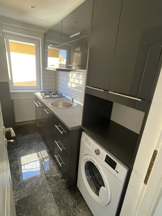 Apartament 3 camere , decomandat et 4/4 , orasul Filiasi .