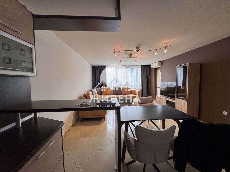 Дава се под наем Тристаен апартамент в Варна, ВИНС - 140 кв.м за 1196.97 € - Снимка #1
