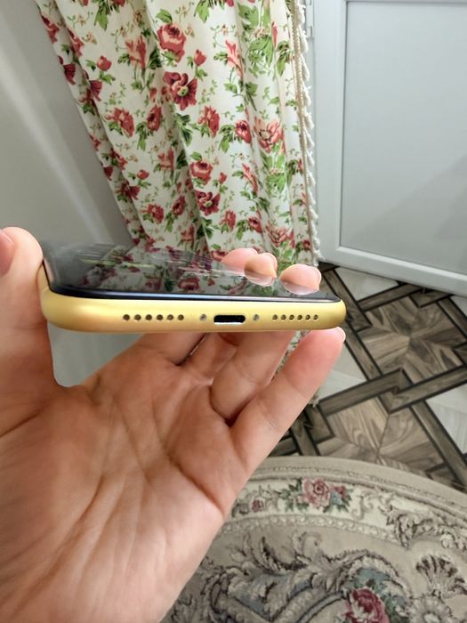 Продам айфон 11