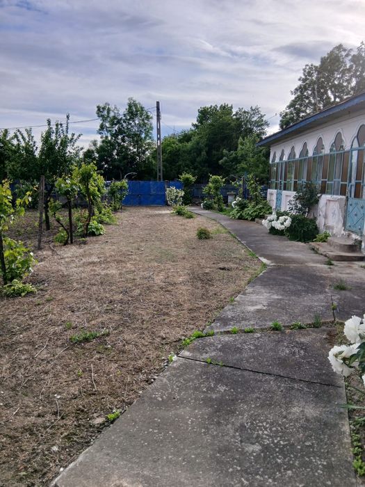 Vand Casa cu teren generos la tara