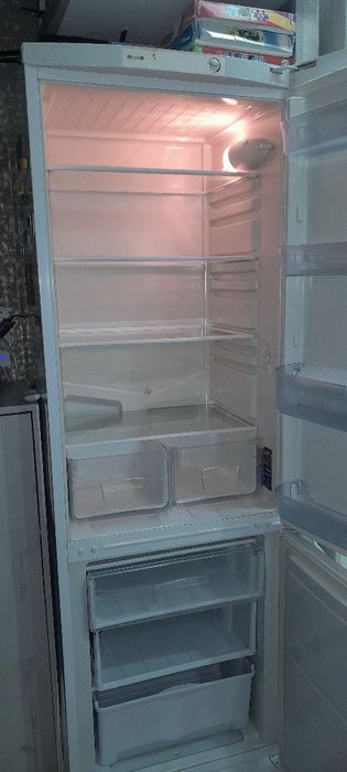 Продам холодильник indesit